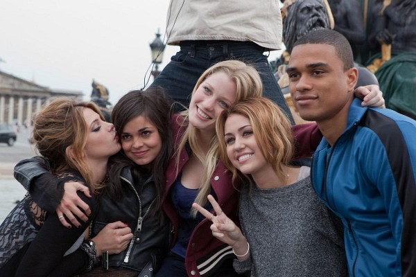 Still of Miley Cyrus, Lina Esco, Ashley Greene, Ashley Hinshaw and Tanz Watson in LOL