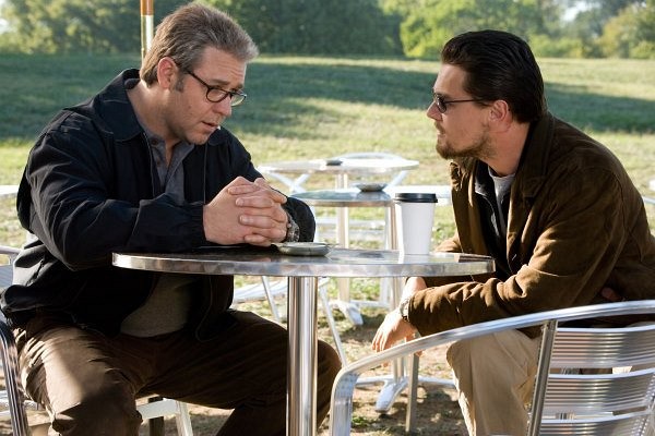 Still of Russell Crowe and Leonardo DiCaprio in Body of Lies