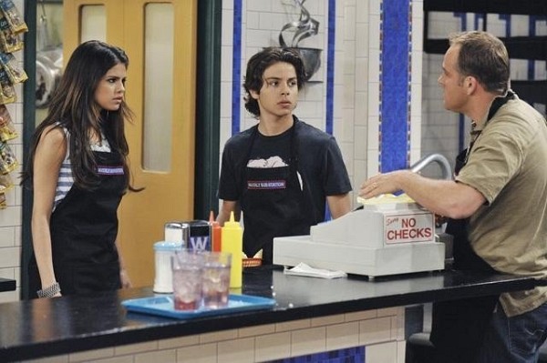 Still of Selena Gomez and Jake T. Austin in Wizards of Waverly Place