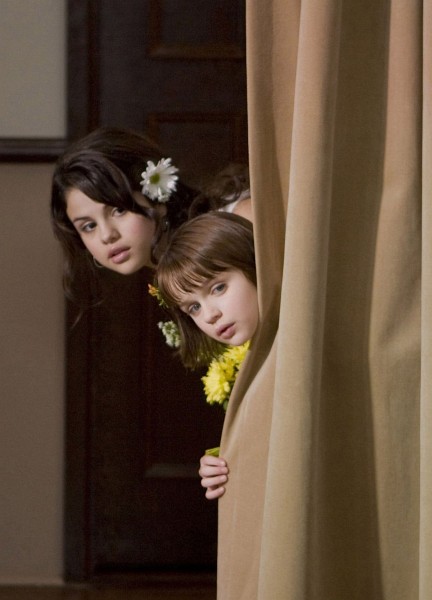 Still of Selena Gomez and Joey King in Ramona and Beezus