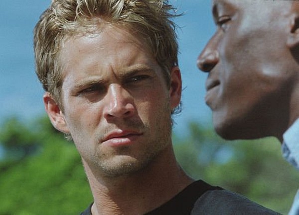 Still of Tyrese Gibson and Paul Walker in 2 Fast 2 Furious