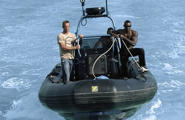 Still of Tyson Beckford and Paul Walker in Into the Blue